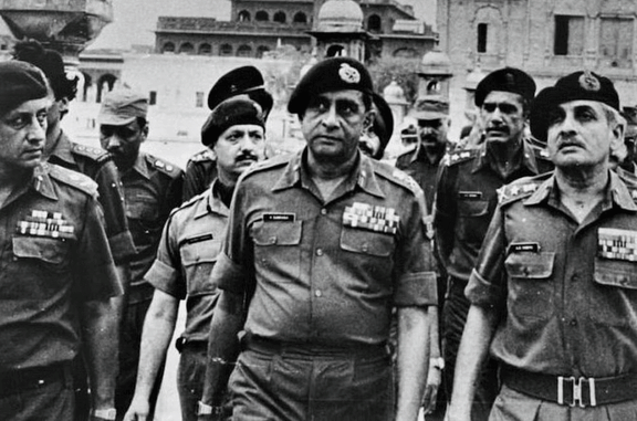 Major Gen. KS Brar ( Centre) led operation Blue Star 