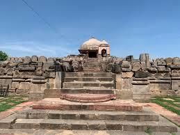 Places of Eminence Chapter Notes | Footprints Class 7: Book Solutions, Notes & Worksheets