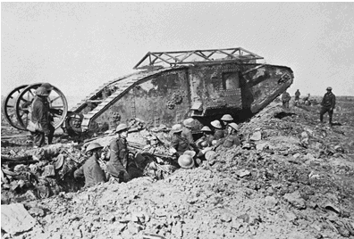 मार्क I टैंकब्रिटिश मार्क I टैंक बम-विरोधी छत और `पूंछ,` 1916 के साथ।