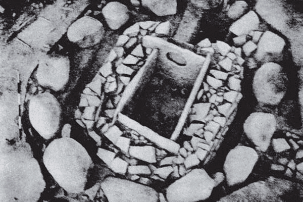 Cists megaliths have portholes that could be used as an entrance.