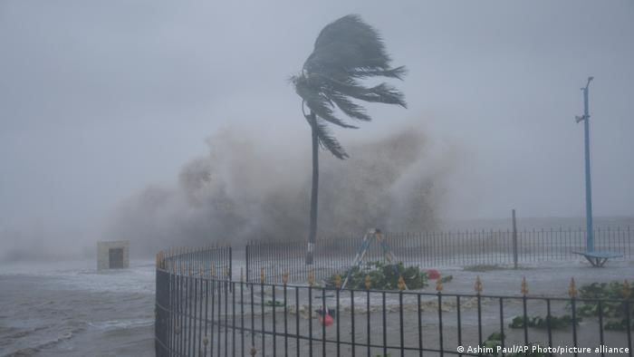 India: Deadly Cyclone Yaas starts to dissipate | News | DW | 27.05.2021