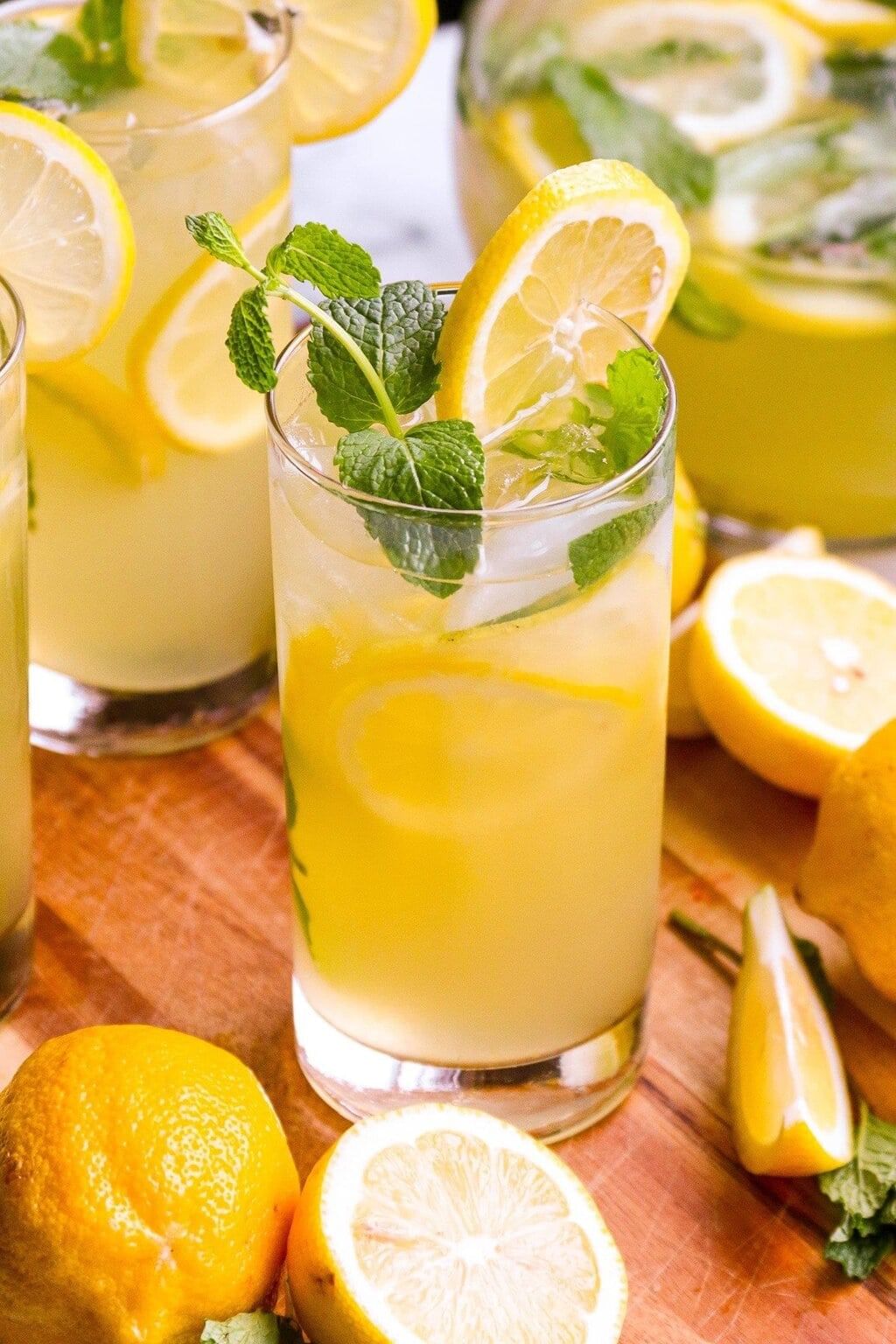 The BEST Homemade Lemonade