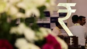 Rupee Falls to 90 as RBI Shifts Currency Management